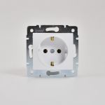 Розетка 1-м СП Karina с заземл. термопласт механизм бел. LEZARD 707-0288-122B Розетка 1-м СП Karina с заземл. термопласт механизм бел. LEZARD 707-0288-122B