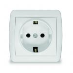 Розетка 1-м ОП Клио 16А IP44 с заземл. бел. UNIVersal К2228 Розетка 1-м ОП Клио 16А IP44 с заземл. бел. UNIVersal К2228